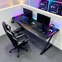 Table d'e-sport multicolores RGB avec bord incurvé et structure métallique robuste pour salles de jeu
