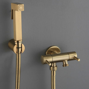 Doccetta Bidet Triangolare Oro Spazzolato per WC, Spruzzatore per Igiene Intima, Doccetta Pressurizzata KMIA DQ-008R in Ottone Massiccio - Product Image 2