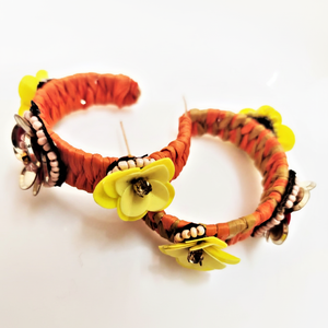 Pendientes de borla con flecos con cuentas de flores blancas hechas a mano de moda 2024, joyería de boda caliente para mujer, pendientes de aro - Product Image 1