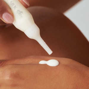 Ampoule de Soin Visage Anti-Âge pour Peaux Sensibles avec AHA, Vitamine C et Oméga - 10 ml, Ampoule Flexible avec Fermeture à Clip - Product Image 4