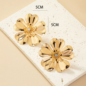 UCC2-D Wholesale Fashion <b>Sweet</b> Exaggerated Inlaid <b>Travel</b> Flower Earrings Fashion Rhinestone Temperament Accessories Party Gifts - Product Image 4
