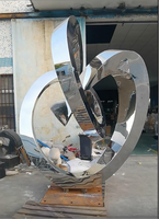 Sculpture en acier inoxydable poli sur mesure, thème double hélice de l'ADN, découpe laser, interprétation de la lumière et des ombres, code