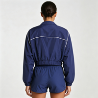 Ensemble de survêtement coupe-vent bleu marine pour femme, veste zippée et short, avec passepoil contrastant, tenue décontractée et sportive, idéal pour l'été et les loisirs, style mode