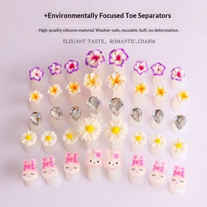 Nouveau séparateur d'orteils en silicone pour le nail art, motif marguerite japonaise et lapin de dessin animé, doux, réutilisable et lavable, pour le commerce transfrontalier - Product Image 1