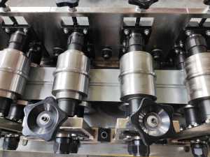 Đầy đủ tự động thép nhà để xe bảng điều khiển cửa cuộn hình thành máy con lăn màn trập bảng điều khiển khung cửa máy làm - Product Image 3