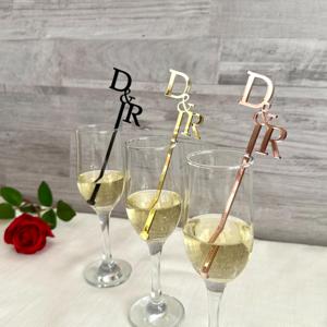 Agitateurs à cocktails personnalisés noirs pour fêtes et mariages, avec initiales, pour décorations de boissons - Product Image 1