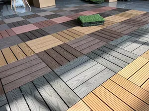 Piastrelle per decking a incastro WPC