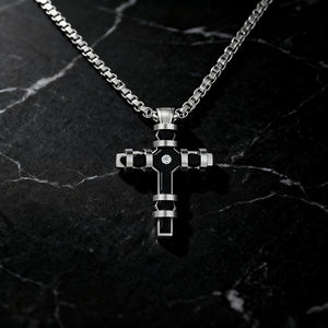 Colgante de Cruz de Jesús de Dos Tonos Personalizado, Regalo de Navidad, Colgante de Cruz de Doble Capa con Incrustaciones de Diamantes, Estilo Punk Cristiano - Product Image 4