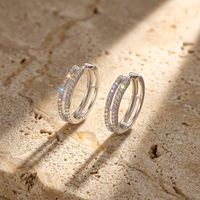 Boucles d'oreilles Huggie à double couche pavées de moissanite, en argent sterling 925 plaqué or 18 carats, bijoux fins pour femmes