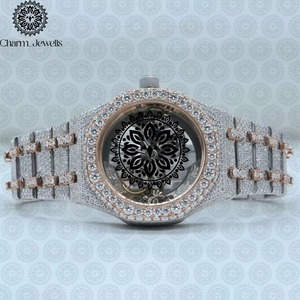 Montre-bracelet élégante de qualité supérieure avec diamants, idéale pour le bureau, les occasions décontractées, les événements et les fêtes. Disponible à la vente. - Product Image 1