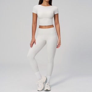 Tereyağı Kremi Rengi Fırçalanmış Hızlı Kuruyan Tişört Popo Kaldırıcı Fitness Giysisi Nem Emici Cilt Dostu Antrenman Pantolon Takımı - Product Image 4