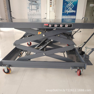 Plataforma elevadora de tijera hidráulica manual de 1000x1600 mm con pedal de acero para operación, ideal para logística de almacén y reparación de vehículos. - Product Image 3