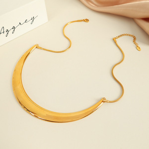 Collar geométrico en forma de U de acero titanio dorado para regalo, joyería de moda. - Product Image 3