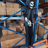 Décoration d'Halloween Squelette Suspendu avec Lanterne, Fantôme Effrayant du Grim Reaper avec Chaînes en Fer pour Décoration de Fête Maison Hantée