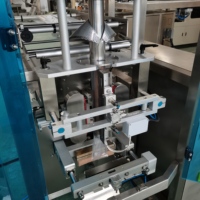 Machine d'emballage entièrement automatique pour sachets de 1 kg de liquides, pâtes, sauces, piments, moutarde, huile d'olive