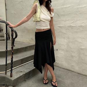 Jupe midi asymétrique noire pour femme avec fente haute, taille froncée et ourlet irrégulier, style streetwear Y2K, mode 2026 - Product Image 2