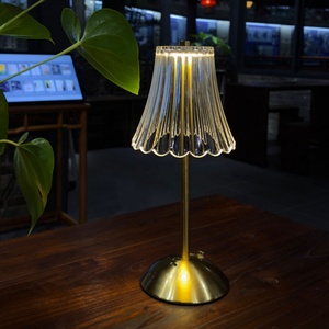 Lámpara de Mesa LED Moderna y Minimalista para Oficina o Sala de Lectura, con Diseño de Flor Acrílica, Luz Nocturna Ambiental, Recargable, Inalámbrica y con Intensidad Regulable - Product Image 5