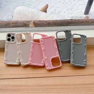 Funda de teléfono de color sólido con borde recto y diseño de línea ondulada texturizada para teléfonos móviles Samsung - Product Image 1