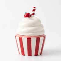 Cremefarbene Keramik-Cupcake-förmige Kerze mit langen Stabkerzen als Tischdekoration für eine beruhigende Atmosphäre