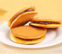 Dorayaki japonais, gâteau moelleux à la crème de haricots rouges et de taro