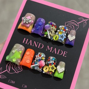Ongles artificiels transfrontaliers style doux et cool, à couverture complète, en forme de bec de canard, fabriqués au Shandong, avec motifs étoiles à carreaux irisés - Product Image 3