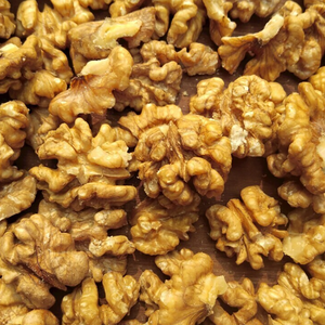 Nueces de Media Cara Ligeras, Crudas, Orgánicas, Envasadas al Vacío, a Granel, para Distribuidores de Alimentos Gourmet - Product Image 3