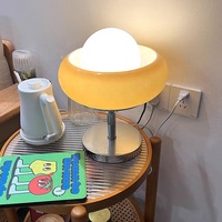 Lampe de table moderne en forme de champignon, électrique, écologique, simple, avec abat-jour en tissu et verre en forme d'œuf, base chromée, lumière d'ambiance LED à intensité variable pour chevet