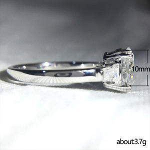 Anello con Diamante Taglio Ovale F1117, Pietre Naturali Baguette Laterali, Gioiello Classico da Donna per Fidanzamento - Product Image 5