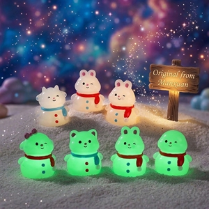 Figurines en résine lumineuses d'animaux adorables du monde ancien en gros pour la décoration de village de Noël, de table et de maison en hiver - Product Image 2