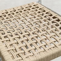Ensemble de chaises de table 3 pièces de style moderne tissé en corde à la mode pour le café en plein air, l'hôtel, la villa et le jardin.