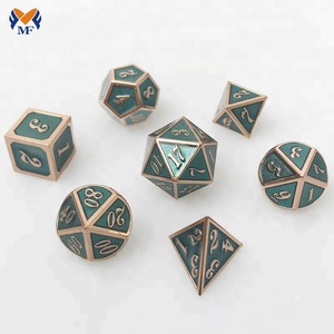 Nuovo Set di Dadi in Metallo Personalizzato di Alta Qualità con Design Gatto Viola, Colore Rame in Lega di Zinco con Numeri Neri per Giochi D&D - Product Image 1