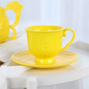 Tasse à café et soucoupe en céramique gaufrée - Glaçure colorée tournesol doré avec contour doré - Product Image 1