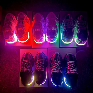 Zapatillas Deportivas Unisex con Luces LED Púrpuras y Suela Verde Brillante para Eventos Nocturnos - Product Image 2