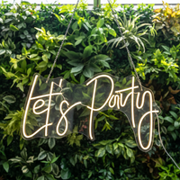 Enseigne néon « Lets Party » en promotion 2026