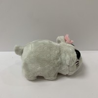 Peluche populaire du hamster triste avec bouton poussoir intégré pour faire un meme, avec de grands yeux et un nœud rose