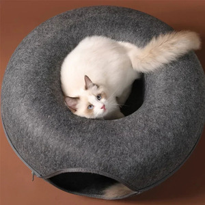 Casa para Gatos en Forma de Donut y Cama Túnel, Diseño Moderno de Fieltro para que los Gatos se Escondan, Interactivo para Interiores en Verano - Product Image 1