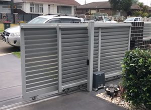 Puerta corredera eléctrica de jardín Puerta de entrada semiprivada deslizante superpuesta de aluminio - Product Image 4