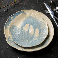 Assiettes de restauration en céramique blanche bleue faites à la main Design personnalisé Articles de maison Plats de service décoratifs Pack de motifs en argile