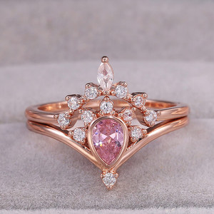 Set di Anelli per Coppie con Design a Corona, Accento Rosa, Elegante in Lega di Rame, Regolabile, Gioielli alla Moda, Idea Regalo - Product Image 5