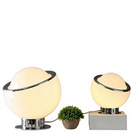 Lampes de table en fer pour la lecture dans la chambre ou la chambre d'hôtel.