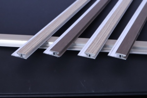 Rivestimento del pannello in <span class=keywords><strong>legno</strong></span> massello pannello in compensato piatto strisce metalliche <span class=keywords><strong>rivestimenti</strong></span> murali in <span class=keywords><strong>legno</strong></span> con rivestimento in PET in PVC collegato - Product Image 2