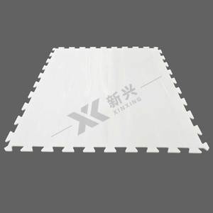 La glace synthétique peut être assemblée en modules, avec un démontage flexible et nécessite peu de exigences pour le site. - Product Image 1