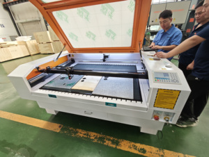 नया JL-K1390 Co2 लेजर उत्कीर्णन और अंकन मशीन उच्च परिशुद्धता 1 वर्ष की वारंटी घरेलू ब्रांड - Product Image 3