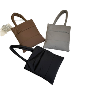 Sac fourre-tout matelassé en nylon OEM, style vintage automne-hiver, grand sac bandoulière messager - Product Image 1