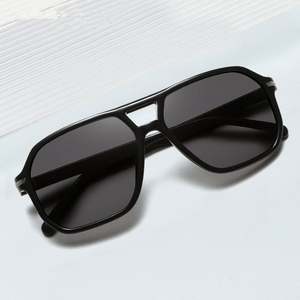 Lunettes de soleil polarisées carrées vintage 2025 avec logo personnalisé, grande monture, protection UV400, en TR90, pour hommes et femmes - Product Image 2