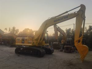 รถขุดตีนตะขาบ Komatsu PC210 มือสอง ราคาถูกที่สุด รถขุดไฮดรอลิก 1.0 ลบ.ม. คุณภาพดี - Product Image 6