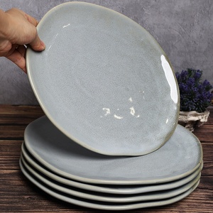 Assiette en céramique irrégulière <span class=keywords><strong>gris</strong></span> clair moucheté, style vintage et luxe discret, durable et compatible <span class=keywords><strong>micro</strong></span>-ondes, idéale pour steak, salade et service en restaurant - Product Image 3