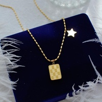 Collier pendentif classique plaqué or en acier inoxydable, design géométrique tendance, vente en gros, nouveauté 2024