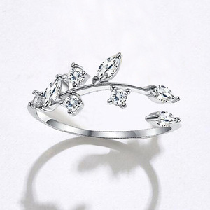 Anello Geometrico in Cristallo Regolabile, Gioiello da Dito a Forma di Marquise, Accessorio Moda Femminile per Uso Quotidiano - Product Image 2