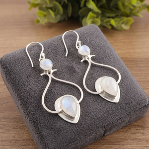 Boucles d'oreilles artisanales élégantes et tendance en pierre de lune arc-en-ciel pour femmes et filles, idéales pour les mariages et les fêtes. - Product Image 6